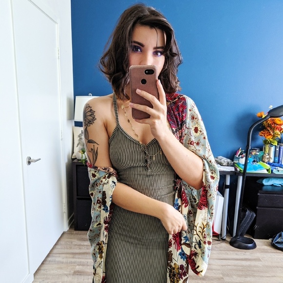 Meet your Posher, Melissa - Picture 1 of 2